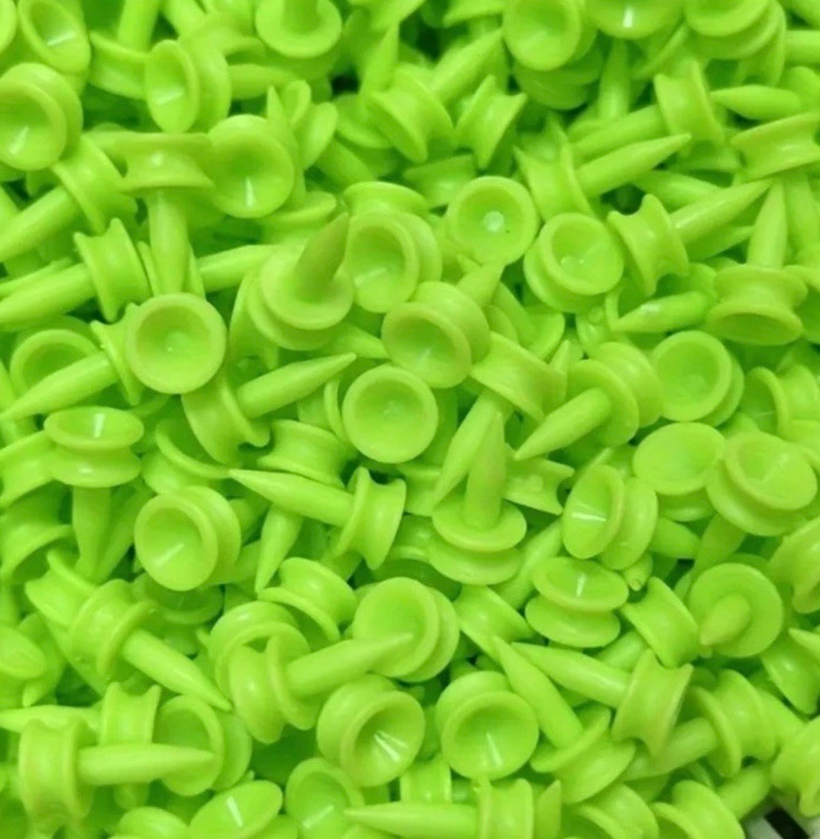 50PCS Plastic Golf Ball Tees Neon Green Easy Stake Golf Supplies FREE POSTAGE